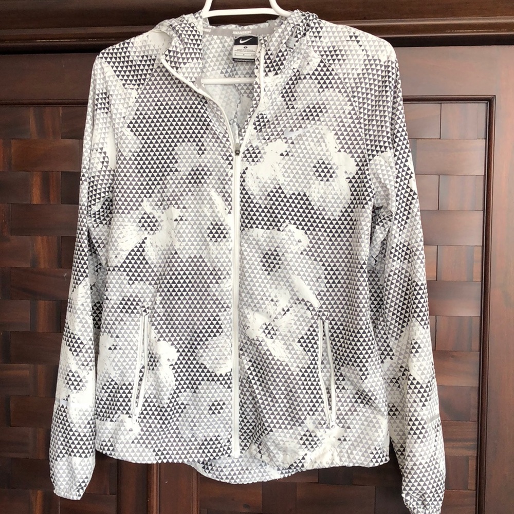Black and white Nike running jacket
